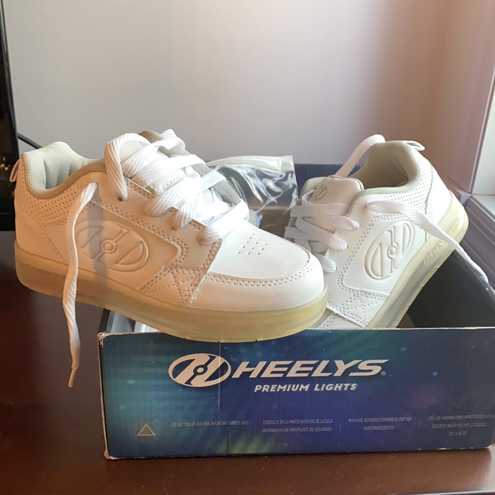 Heelys light up sole sneakers